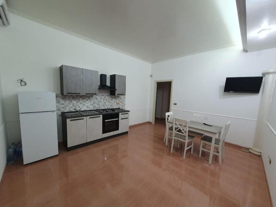 TV and multimedia, Kitchen or kitchenette, Dining area, oven, stove