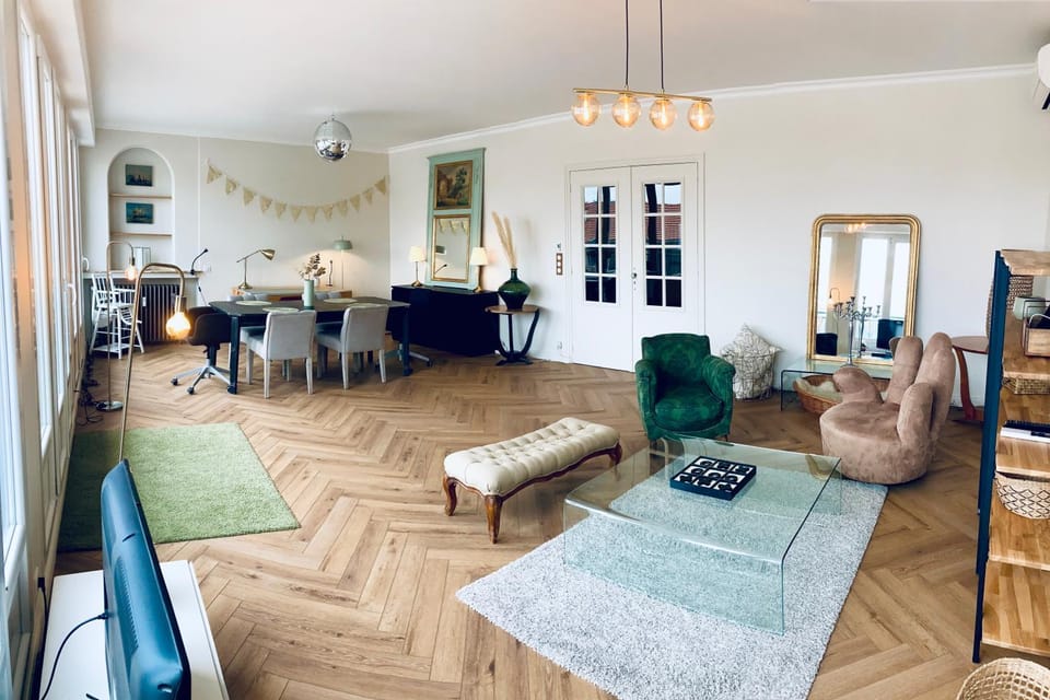 Living room, Dining area