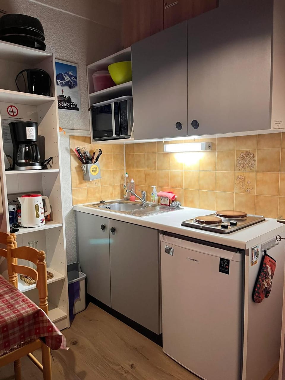 Kitchen or kitchenette