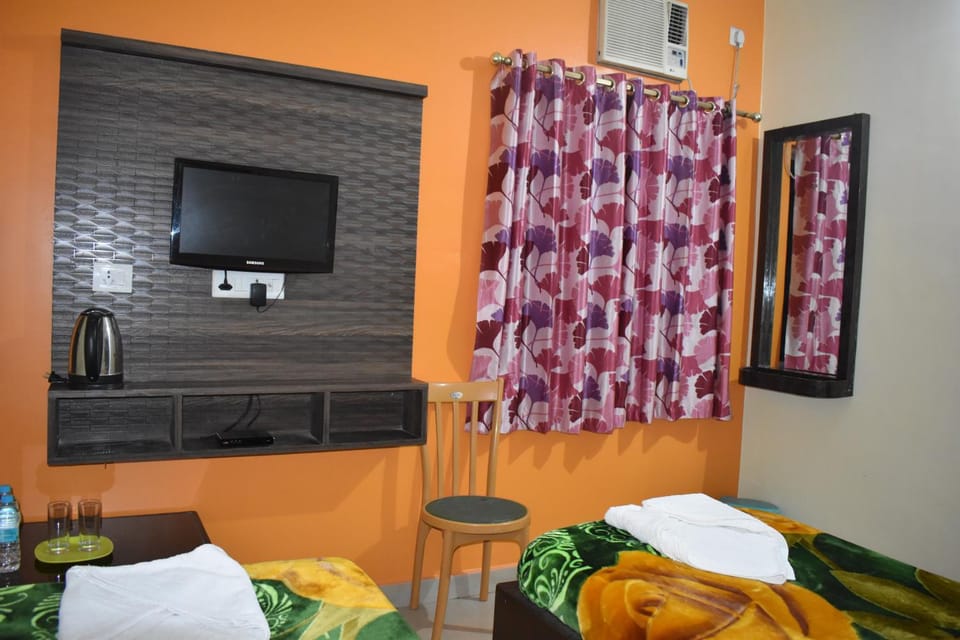 Communal lounge/ TV room, TV and multimedia, Bedroom