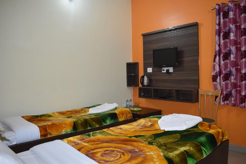 Communal lounge/ TV room, Bed, TV and multimedia, Coffee/tea facilities, Photo of the whole room, Bedroom