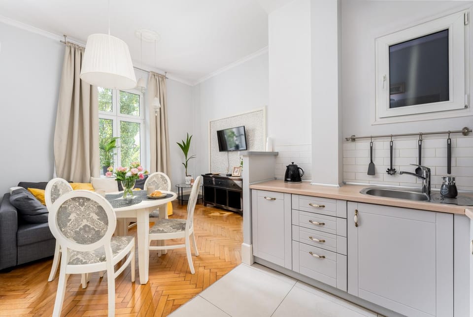 Kitchen or kitchenette, Living room