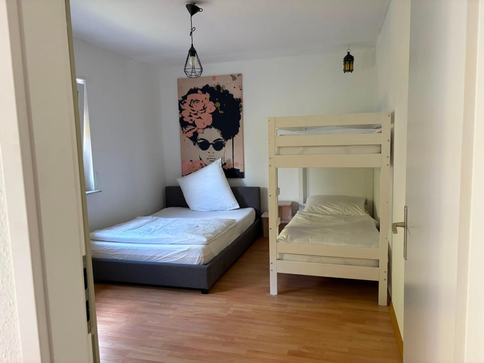Bedroom, bunk bed