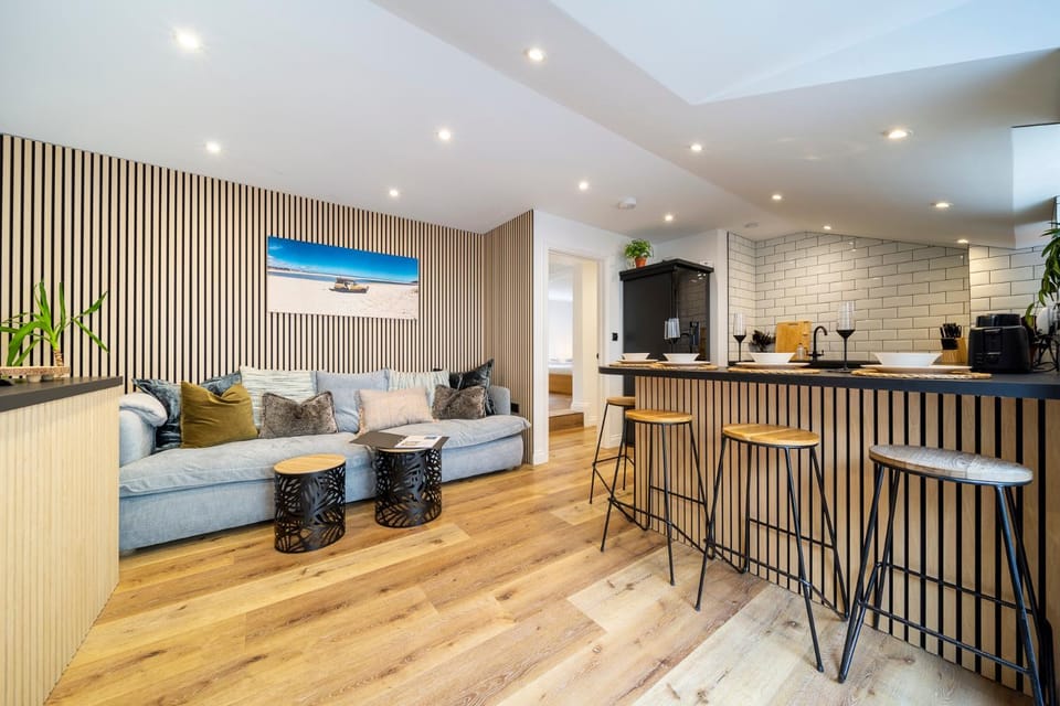 TV and multimedia, Seating area, Dining area