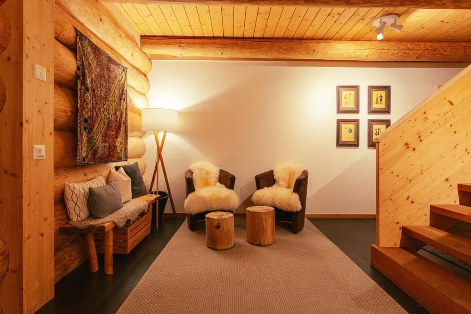 Communal lounge/ TV room, Living room, Seating area