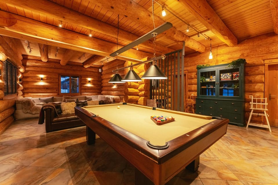Communal lounge/ TV room, Billiard
