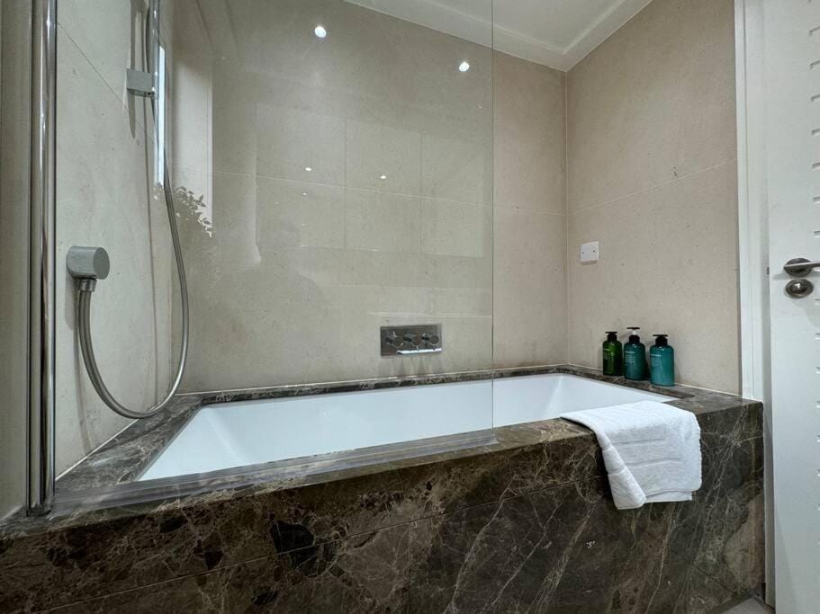 Trendy 2BR 2BA Flat in Crystal Palace Apartment in London Borough of Croydon