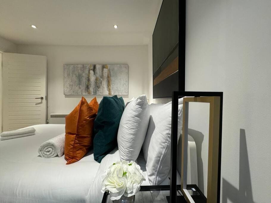Trendy 2BR 2BA Flat in Crystal Palace Apartment in London Borough of Croydon
