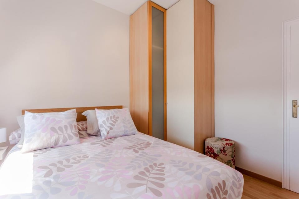 Bed, Photo of the whole room, Bedroom, wardrobe