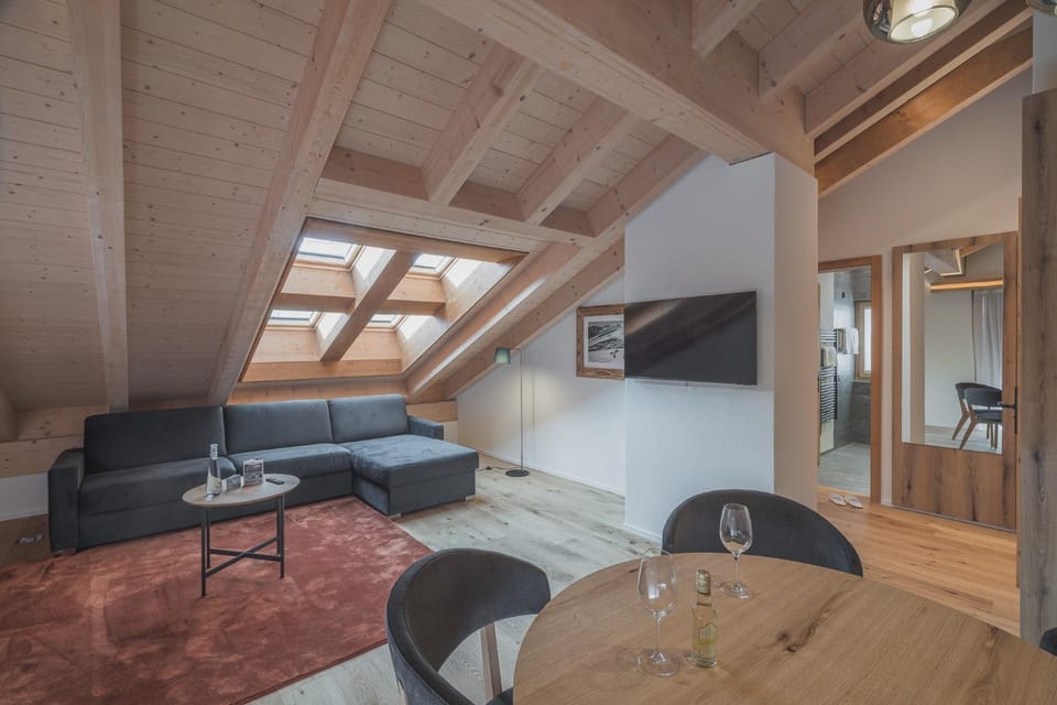 TV and multimedia, Living room, Seating area