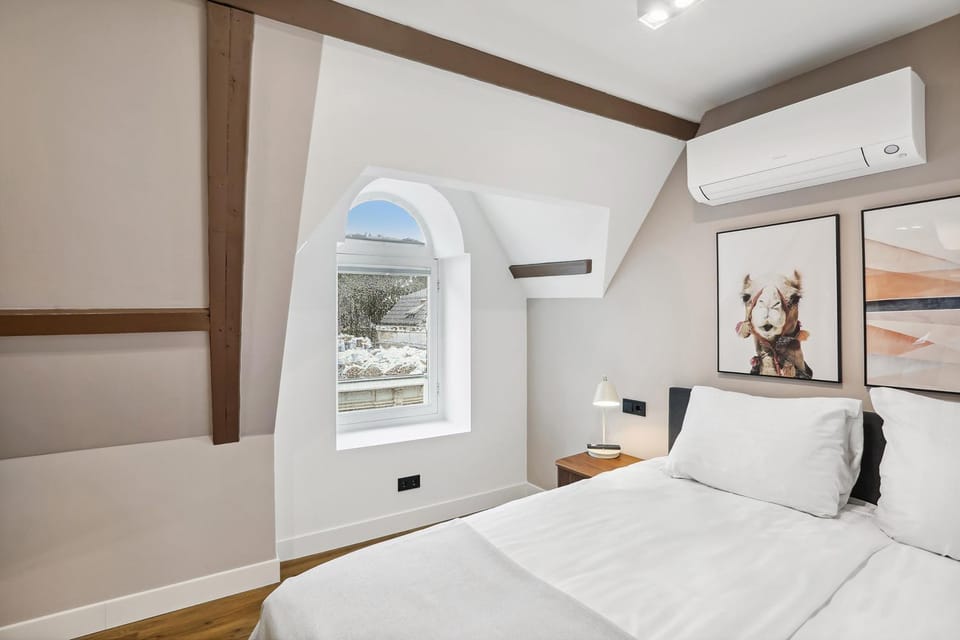 Bed, Bedroom, air conditioner