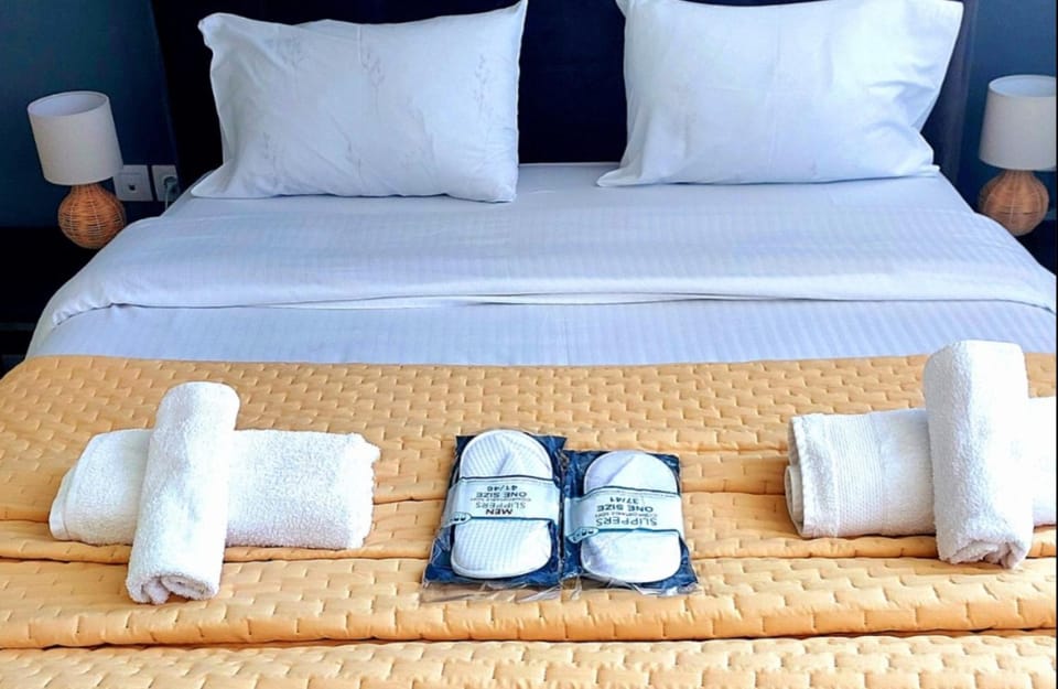 Bed, Photo of the whole room, Bedroom, towels