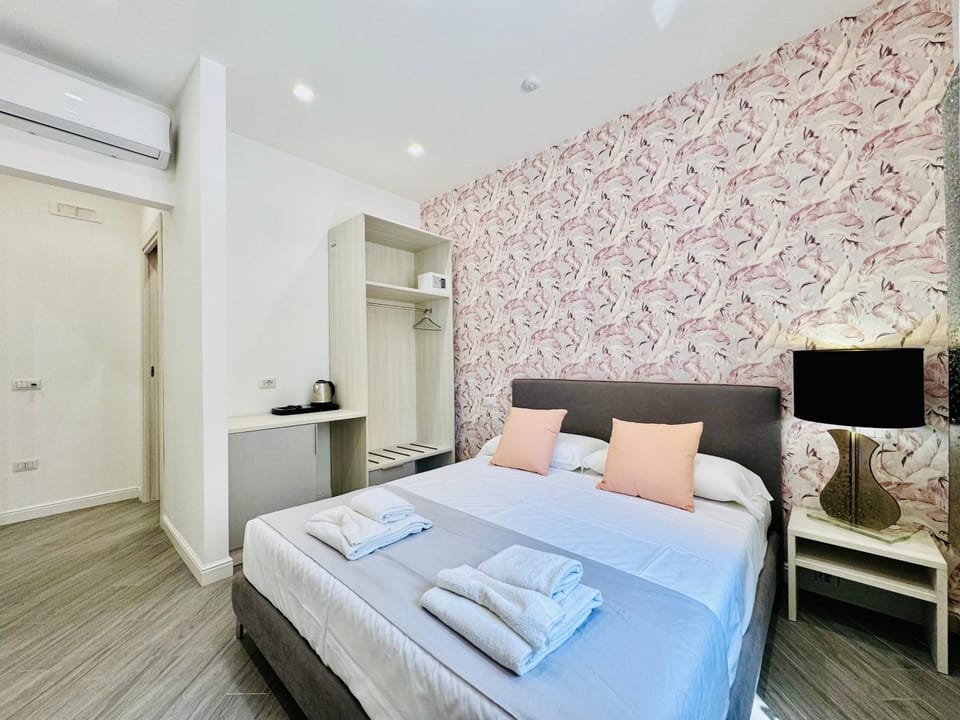 Bed, Photo of the whole room, Bedroom, wardrobe