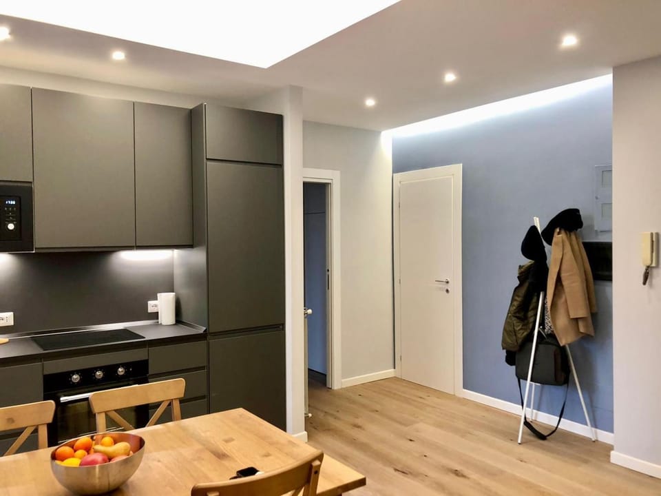 Kitchen or kitchenette, Dining area, oven