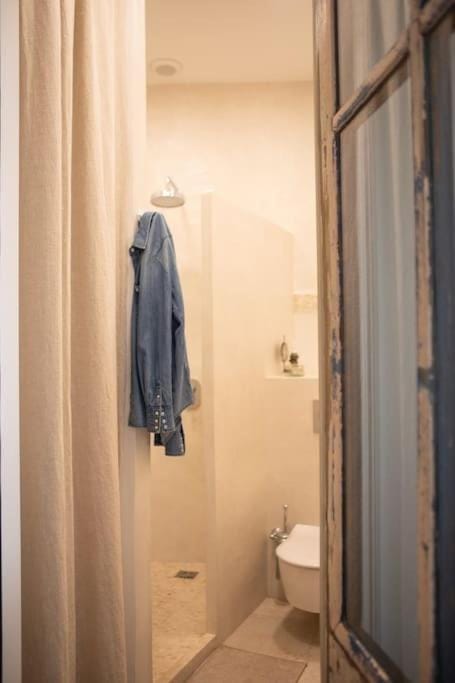 Les Atlantes Apartment in Uzes
