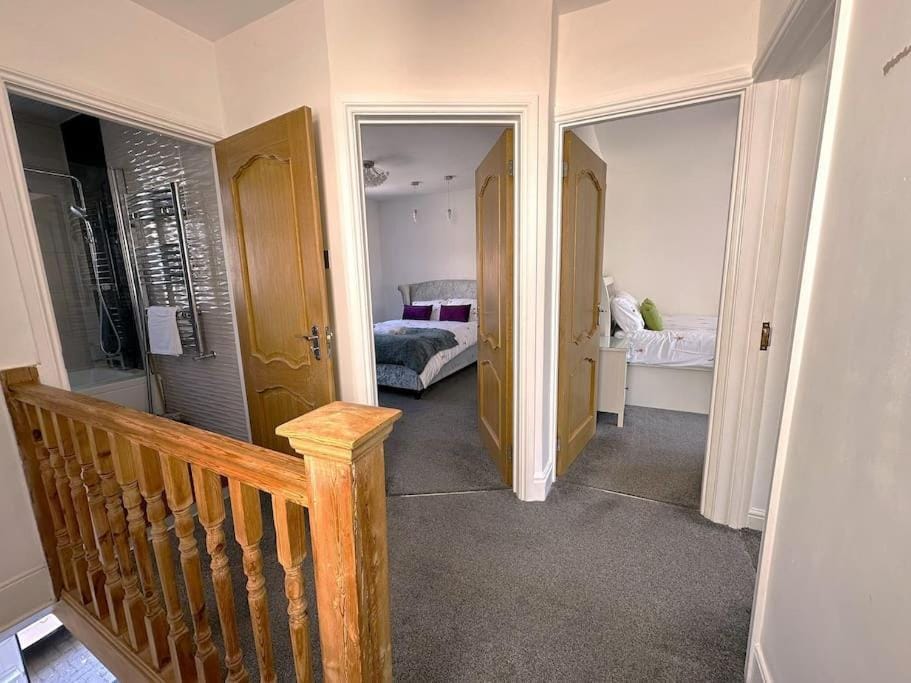 Luxurious House in Luton with free parking Apartment in Luton