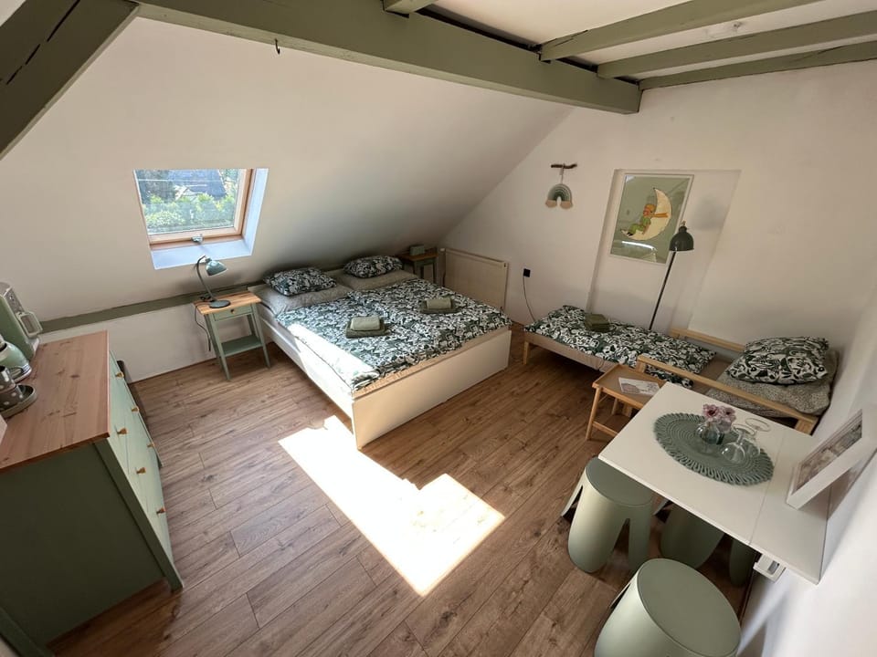 Bed, Photo of the whole room, Seating area, Bedroom