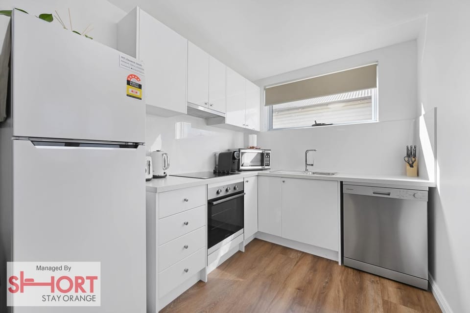Coffee/tea facilities, Kitchen or kitchenette, dishwasher, microwave, oven, stove, toaster