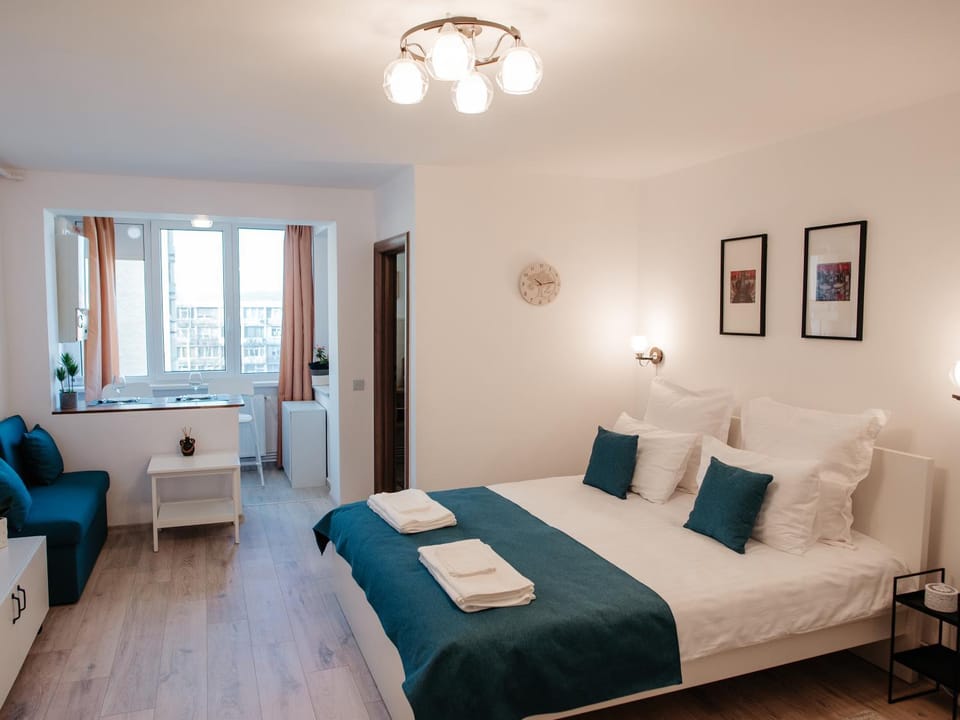 Bed, Living room, Bedroom, towels