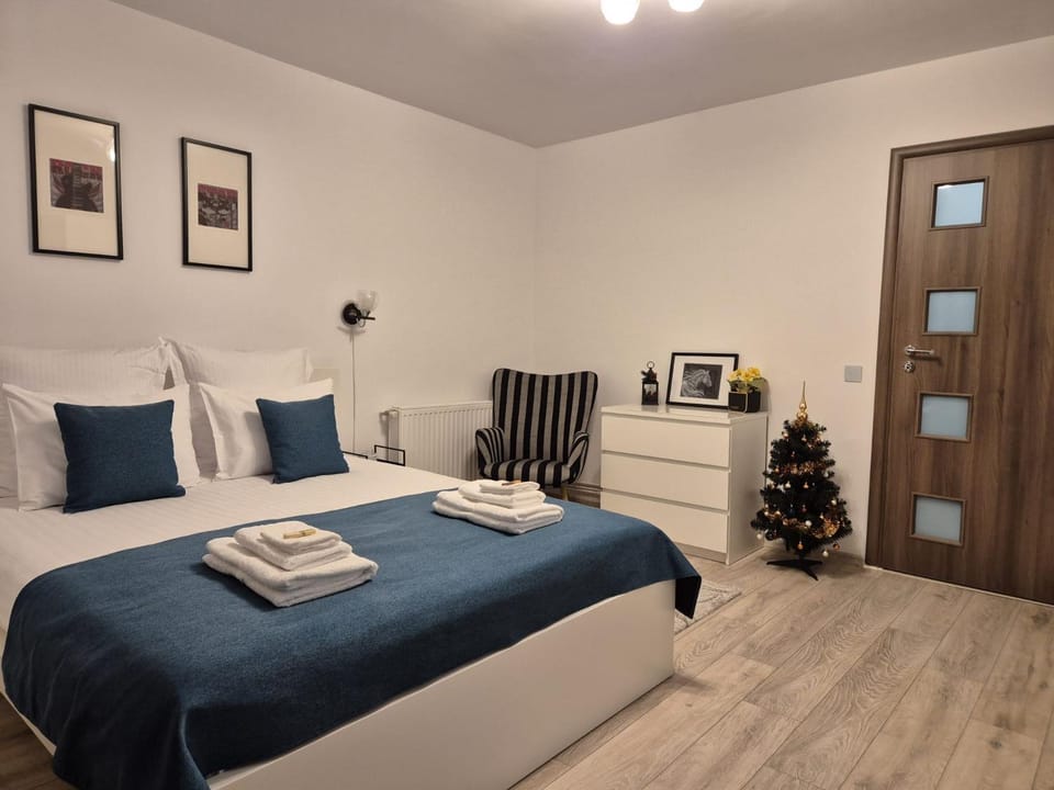 Bed, Living room, Bedroom
