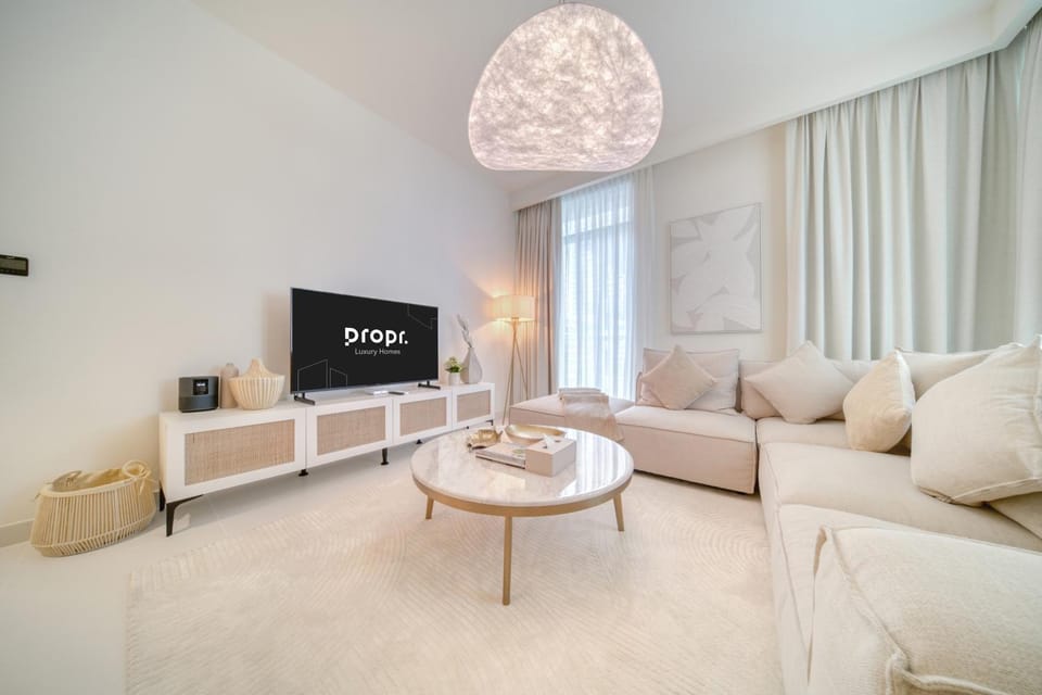 Luxury 2-Bed Apartment l Emaar Beachfront Apartment in Dubai