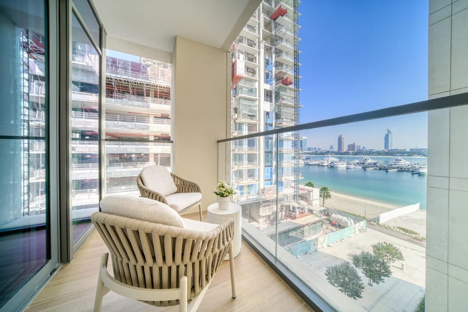 Luxury 2-Bed Apartment l Emaar Beachfront Apartment in Dubai