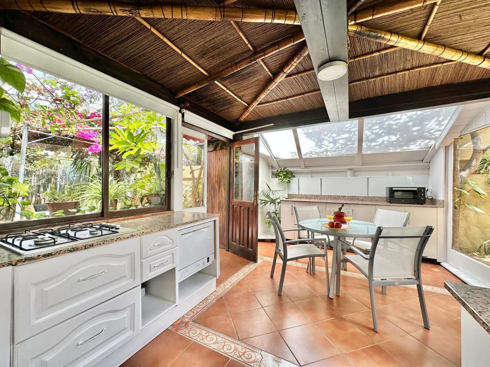 Dining area, Garden view, kitchen