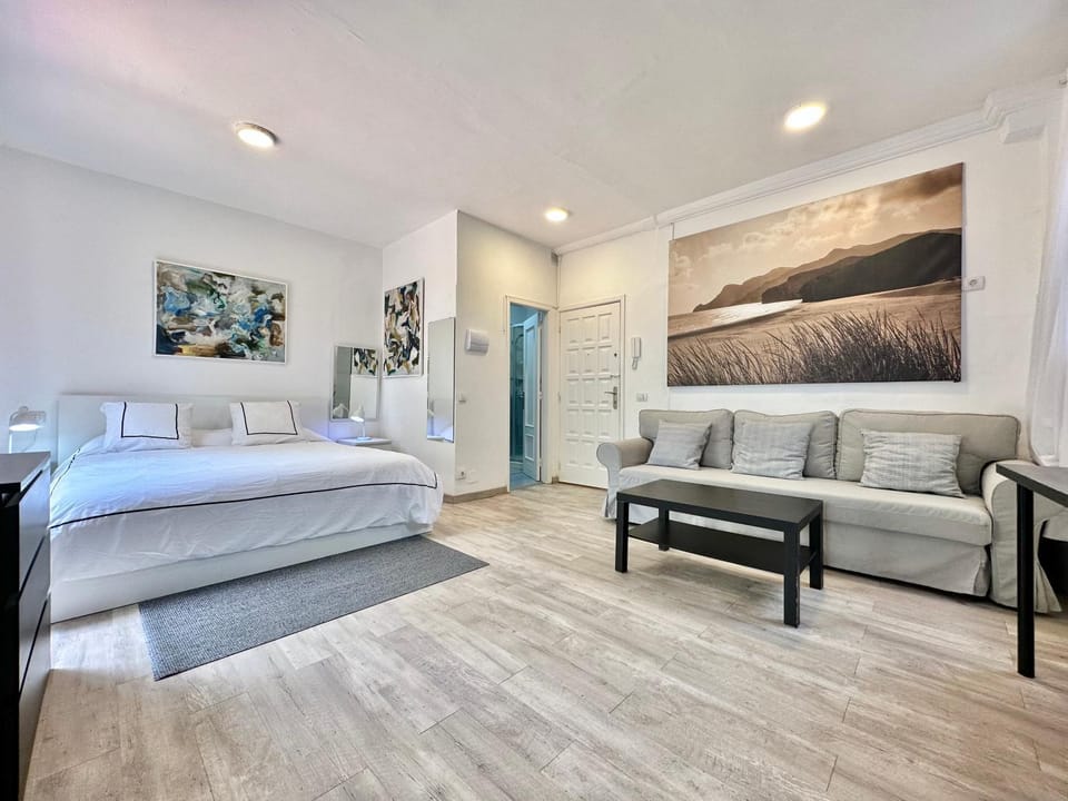 Bed, Living room