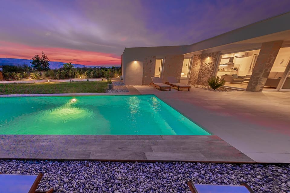 Swimming pool, Swimming pool, sunbed