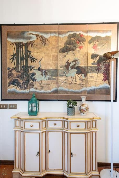 Italian Style Residence Walls View & Garden Apartment in Lucca