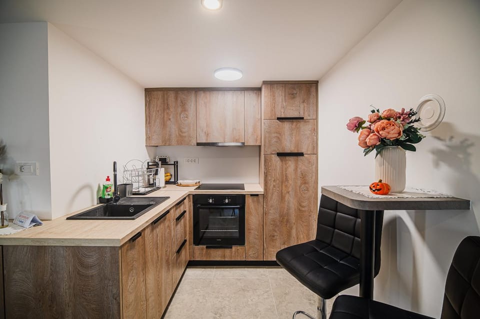 Kitchen or kitchenette, oven, stove