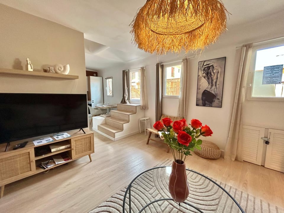 Communal lounge/ TV room, TV and multimedia, Living room, Seating area