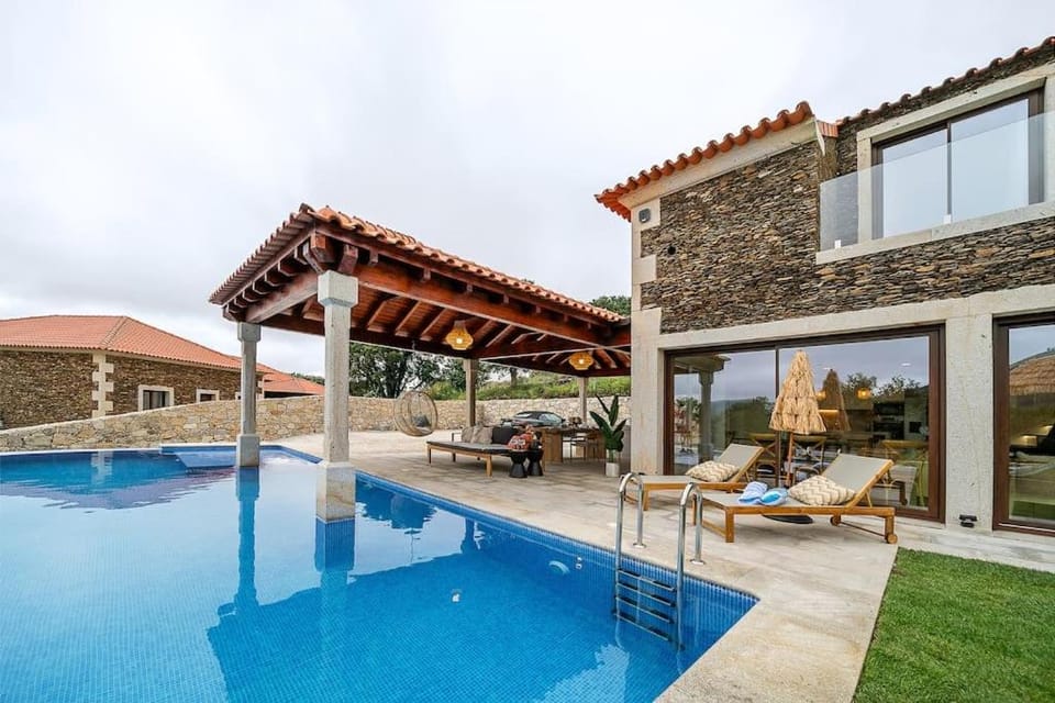 Oliveiral Villa with River View, Heated Pool & Jacuzzi Villa in Viana do Castelo District, Portugal