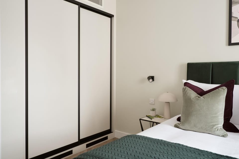 Bed, Photo of the whole room, Bedroom, wardrobe