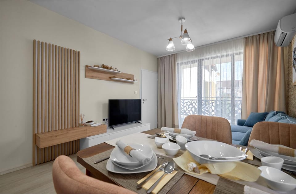 TV and multimedia, Living room, Dining area