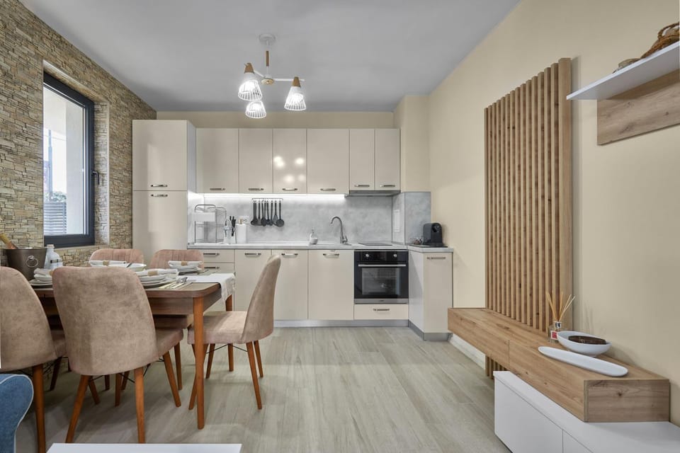 Kitchen or kitchenette, Dining area, oven, stove