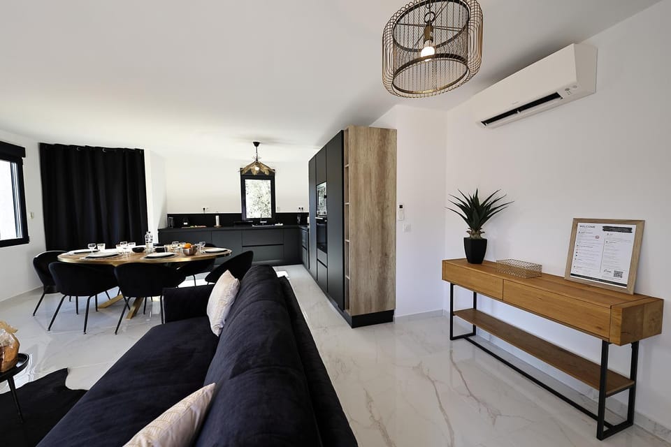 Living room, air conditioner