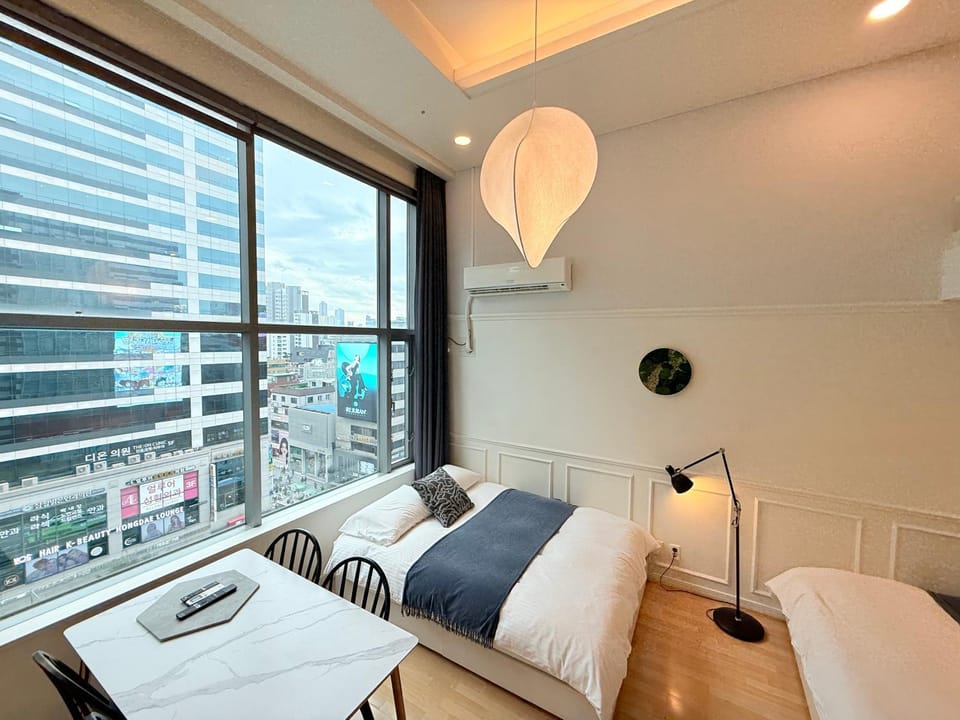 View (from property/room), Photo of the whole room, Decorative detail, City view, Street view, Area and facilities, furniture, internet, pet friendly, air conditioner