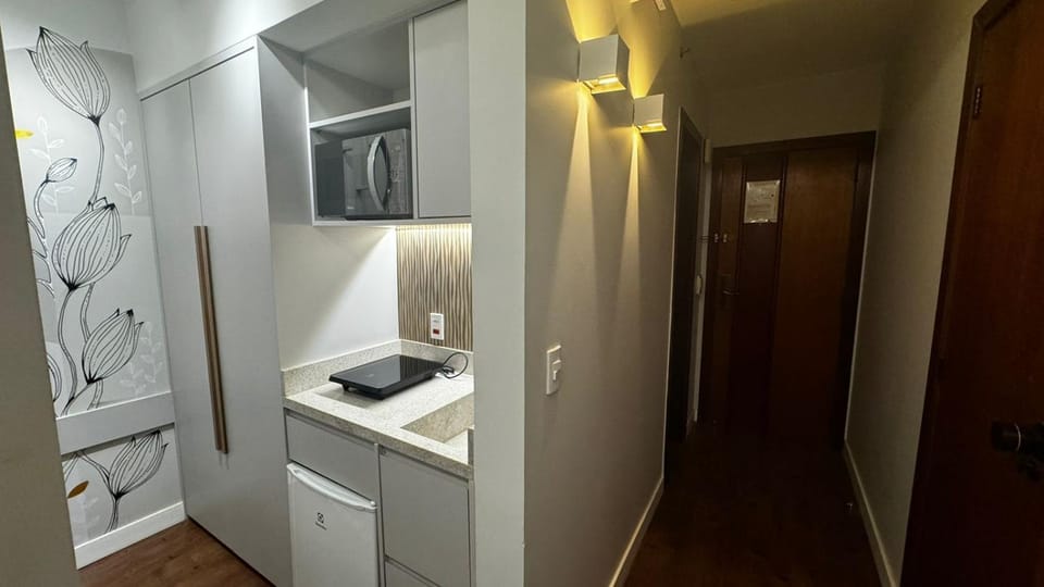 Kitchen or kitchenette, locker, microwave, minibar, stove