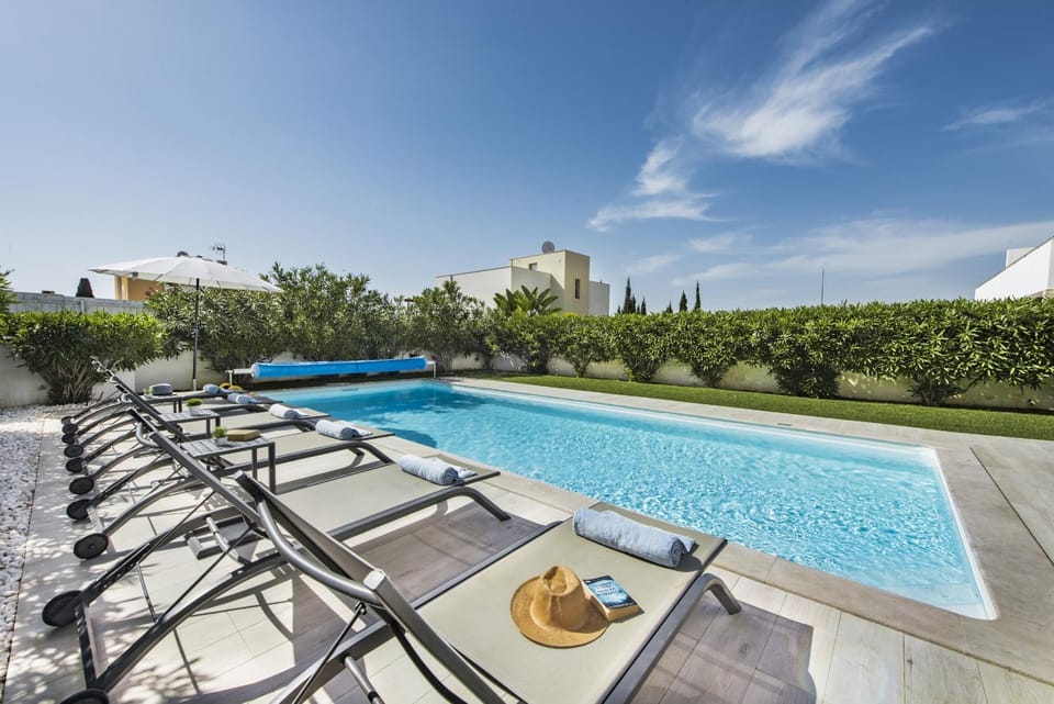 Day, Swimming pool