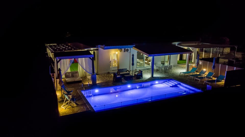 Night, Swimming pool