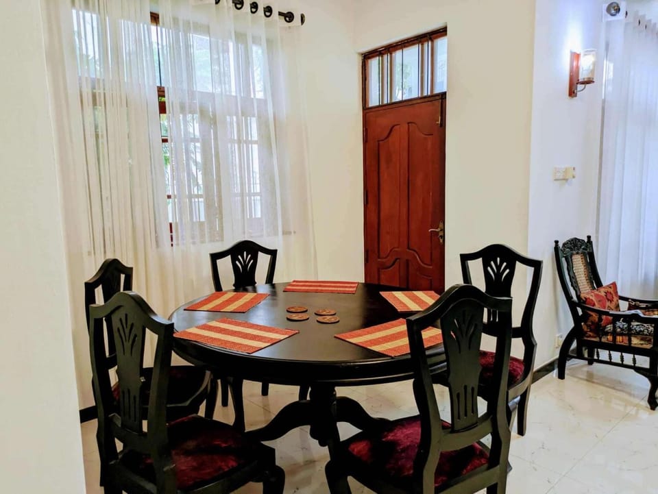 3 Bed House - Wifi Parking 10minBeach Villa in Dehiwala-Mount Lavinia