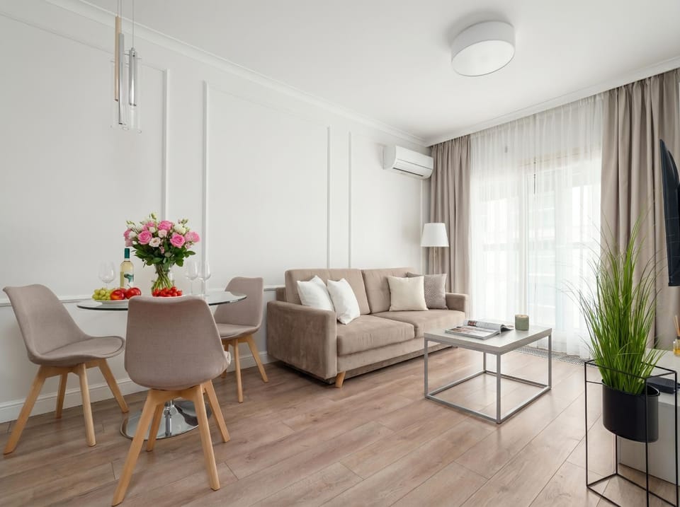 Living room, Seating area, Dining area, air conditioner
