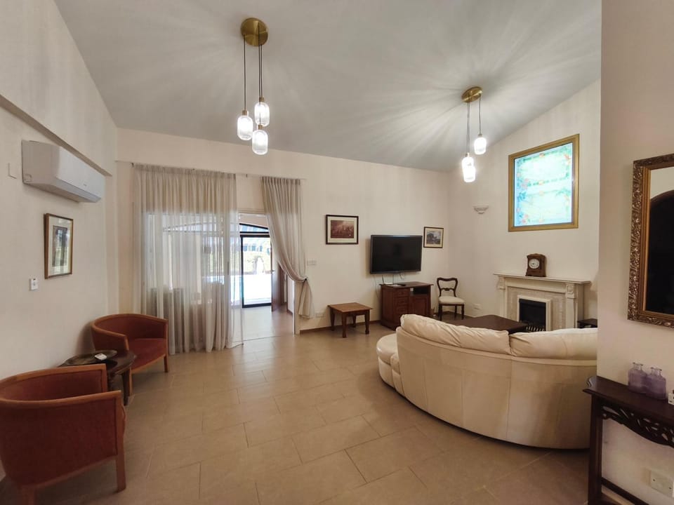 Seabreeze Villa House in Peyia