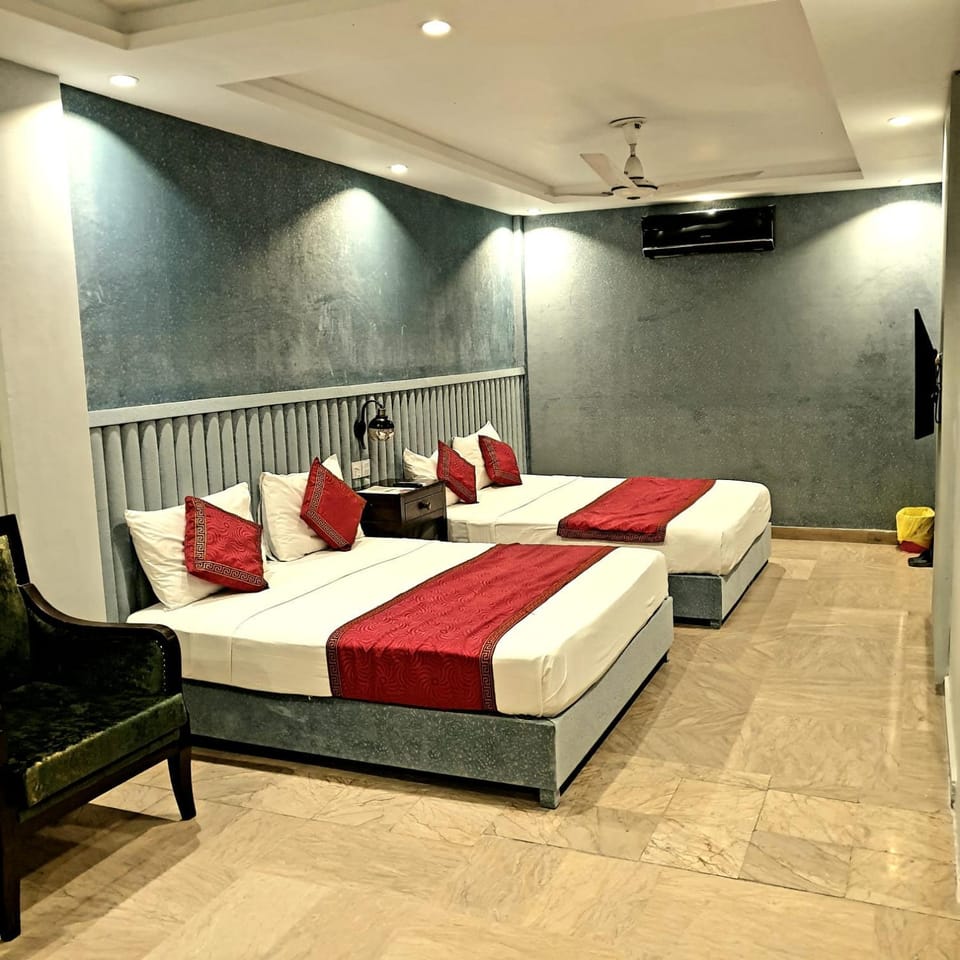 Communal lounge/ TV room, Bed, TV and multimedia, Photo of the whole room, Bedroom, Breakfast, Breakfast