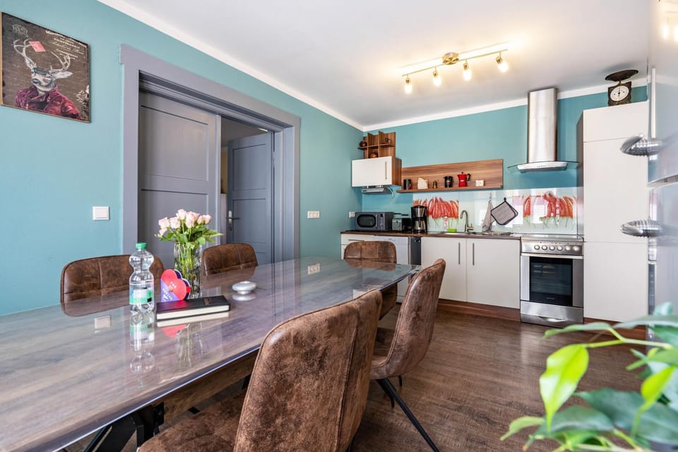 Property building, Kitchen or kitchenette, Living room