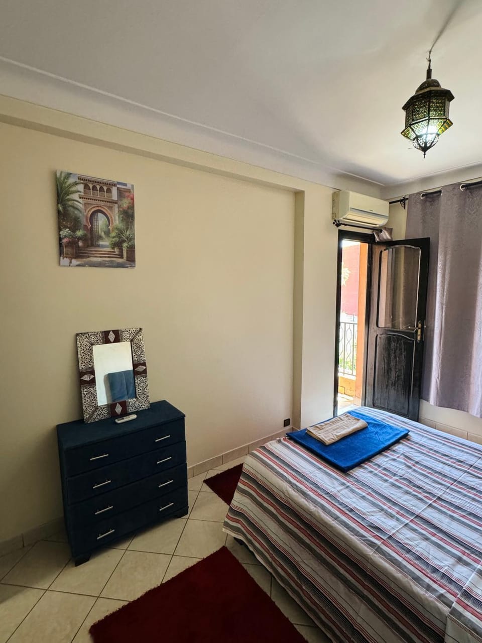 Photo of the whole room, Bedroom