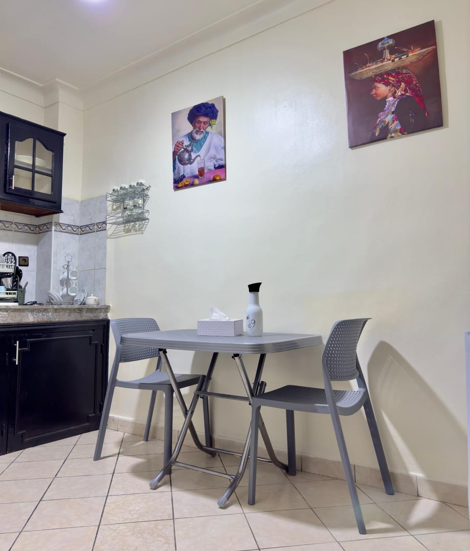 Kitchen or kitchenette, Dining area, minibar, oven, pet friendly, stove