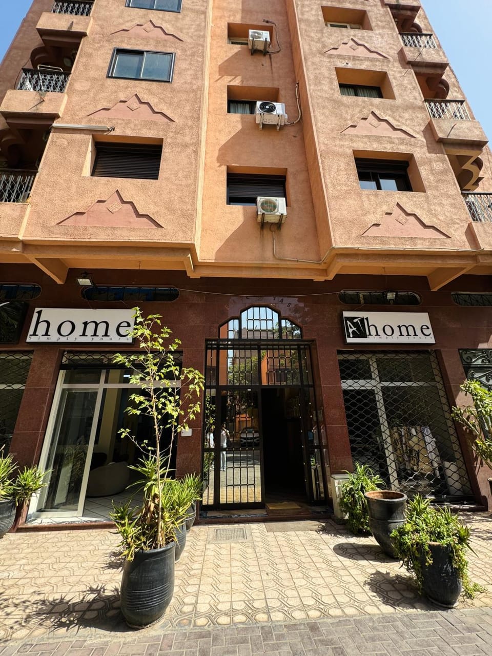 Property building, Day, Street view