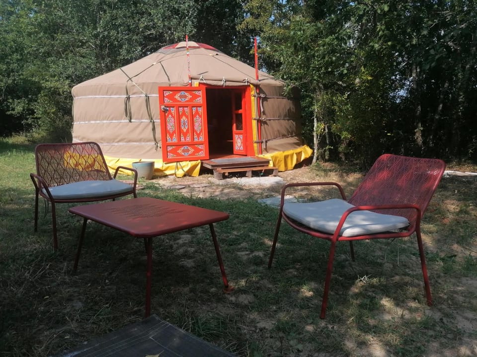 Yourte Mongole aux Nuits Insolites d'Argoumbat Campground/ 
RV Resort in Occitanie